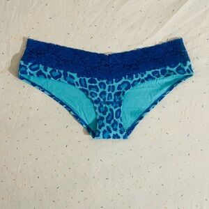 VINTAGE VSPINK Blue Cheetah Print Low Rise Hipster Panties Size S 💙🩵💙🩵 2012